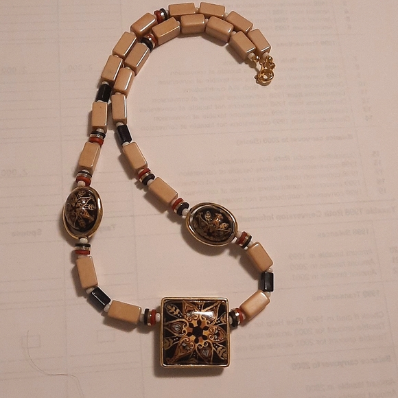Enamel benders necklace - Picture 3 of 5